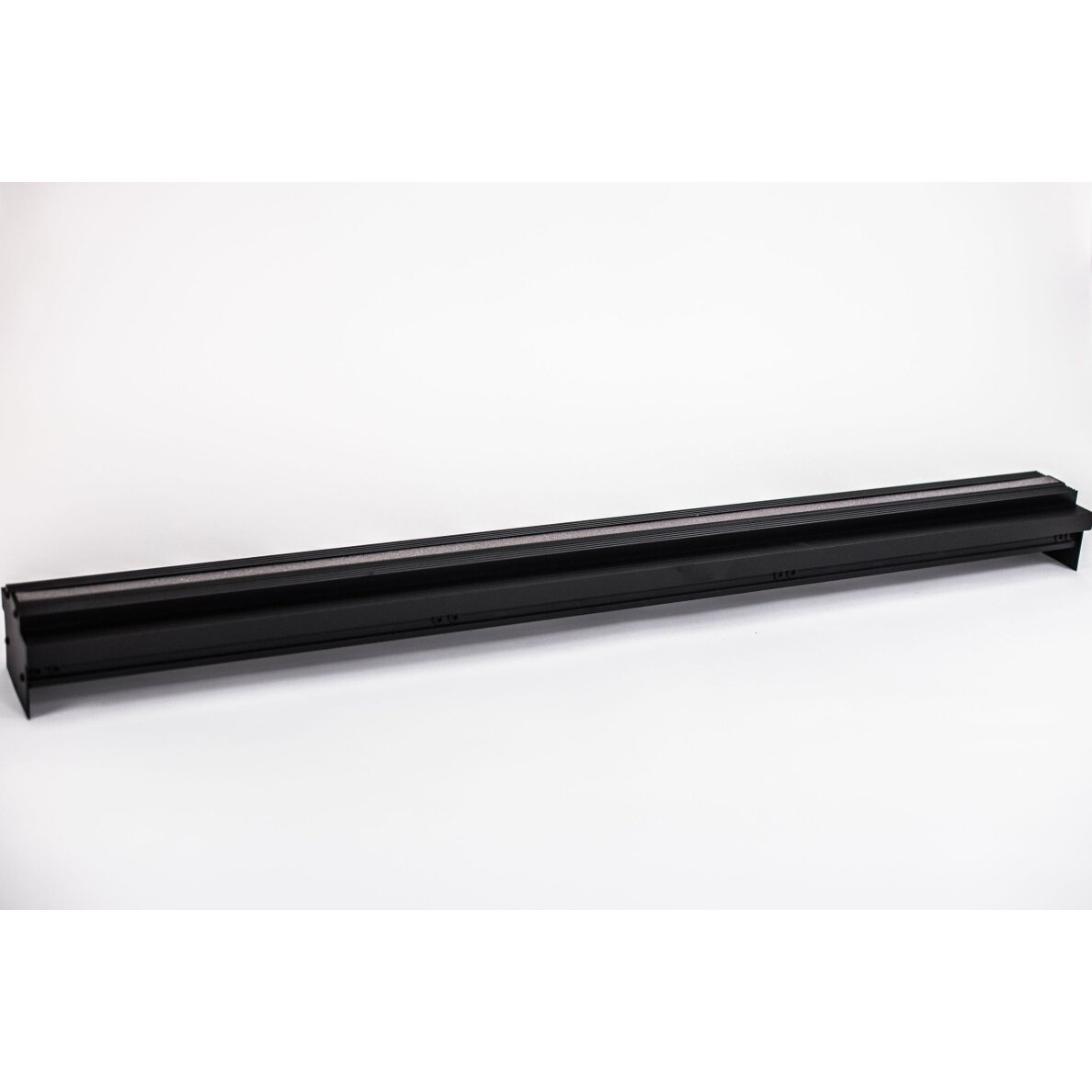 Linea Fictio 500-20 difuzorius be dėžės; coanda efektas; 500 mm ilgio 20 mm plyšys